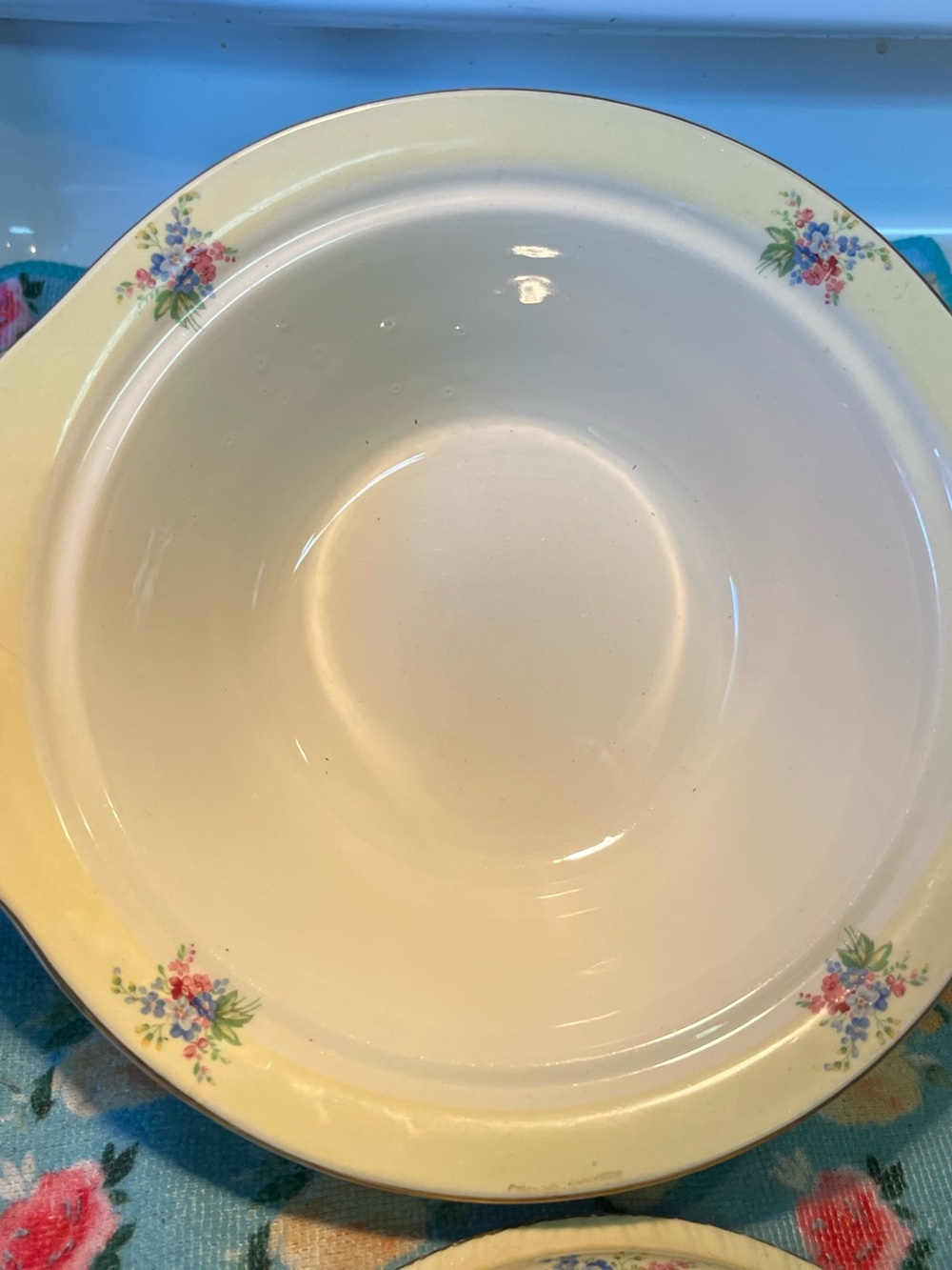 Woods Ivory Ware England casserole with lid - Picture 6 of 8